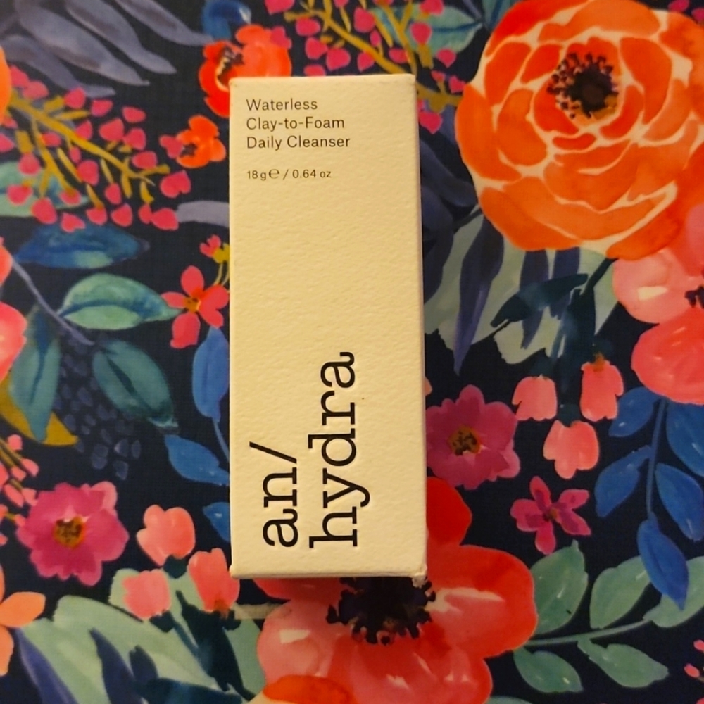 An/Hydra Waterless Clay-To-Foam Daily Cleanser.